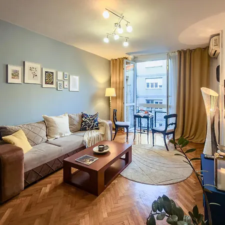 Vintage Charm By Republic Square - French Balcony アパート *