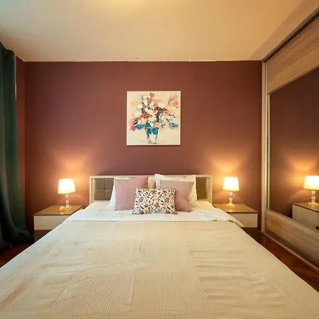 Vintage Charm By Republic Square - French Balcony * ベオグラード