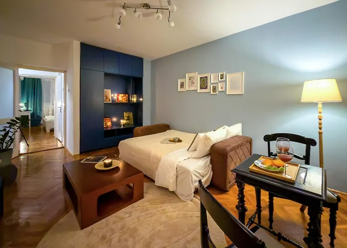 アパート Vintage Charm By Republic Square - French Balcony *