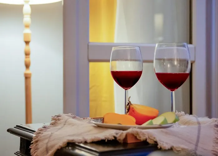 Vintage Charm By Republic Square - French Balcony アパート *