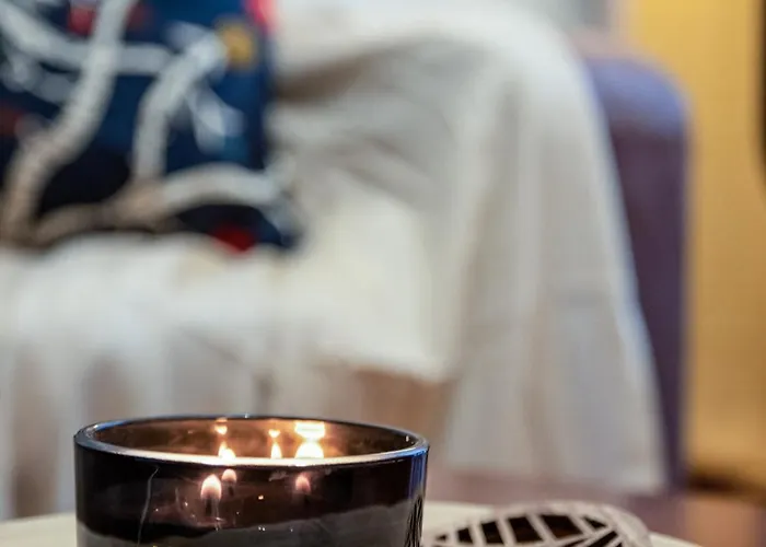 Vintage Charm By Republic Square - French Balcony *