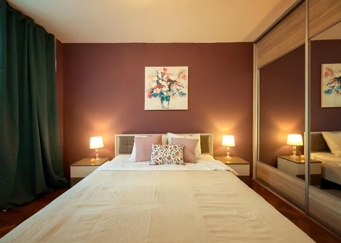 Vintage Charm By Republic Square - French Balcony * ベオグラード