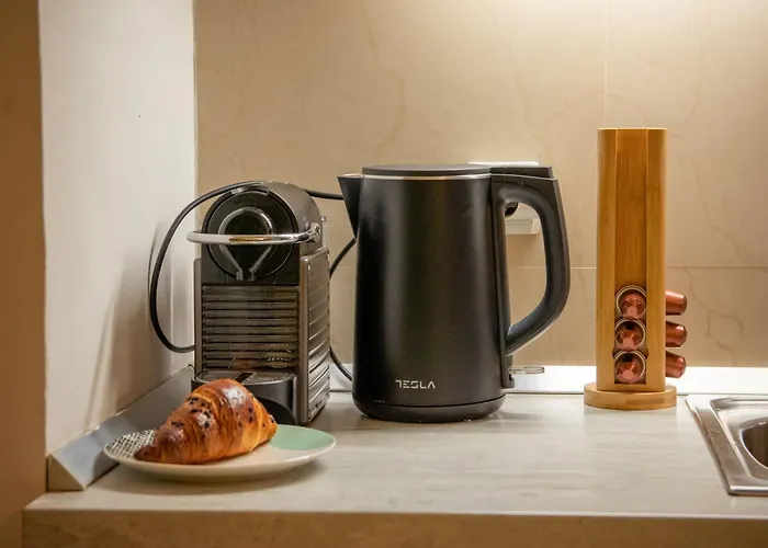 Vintage Charm By Republic Square - French Balcony *