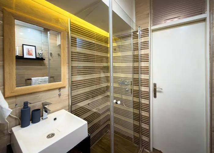 アパート Vintage Charm By Republic Square - French Balcony *