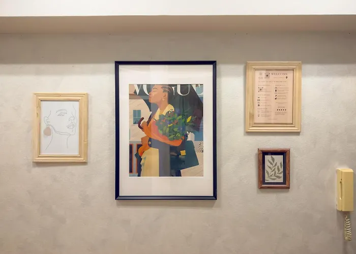 Vintage Charm By Republic Square - French Balcony *